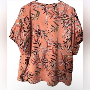 Andrew Marc Tops Floral Boxy Satin V Neck Blouse Workwear Color: pink/Orange L